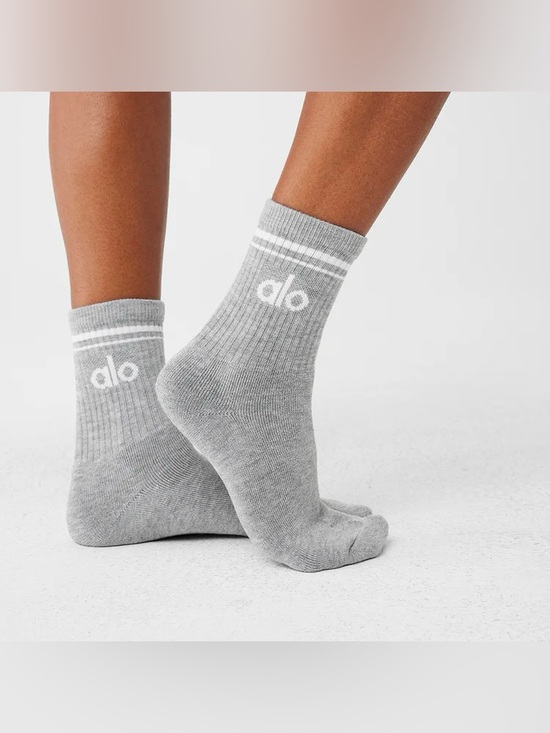 ALO Yoga Accessories - NWT Alo Yoga Unisex Half-Crew Throwback Sock Athletic Heather Grey/White